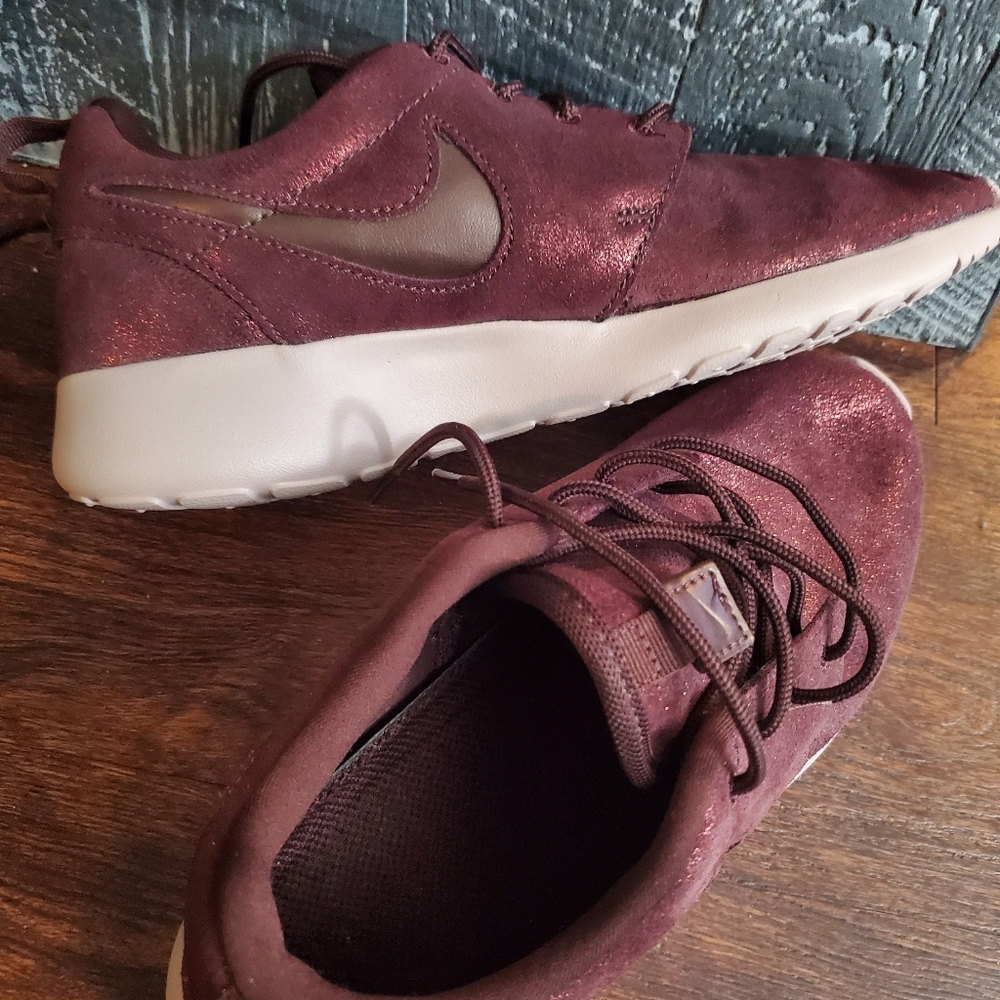 Nike women's Roshe One Metallic Mahogany Shoes